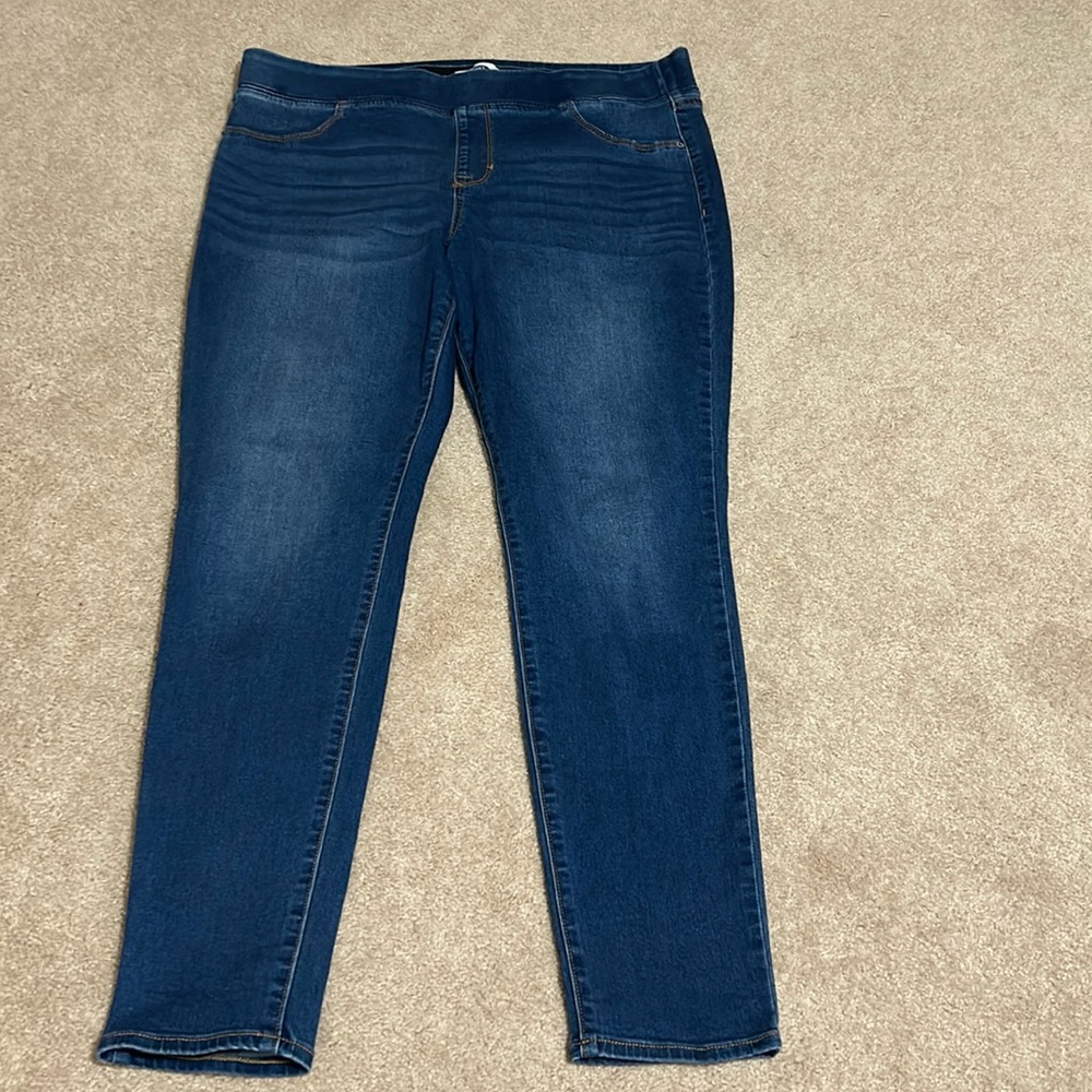Old Navy Rockstar jeggings. Size 16